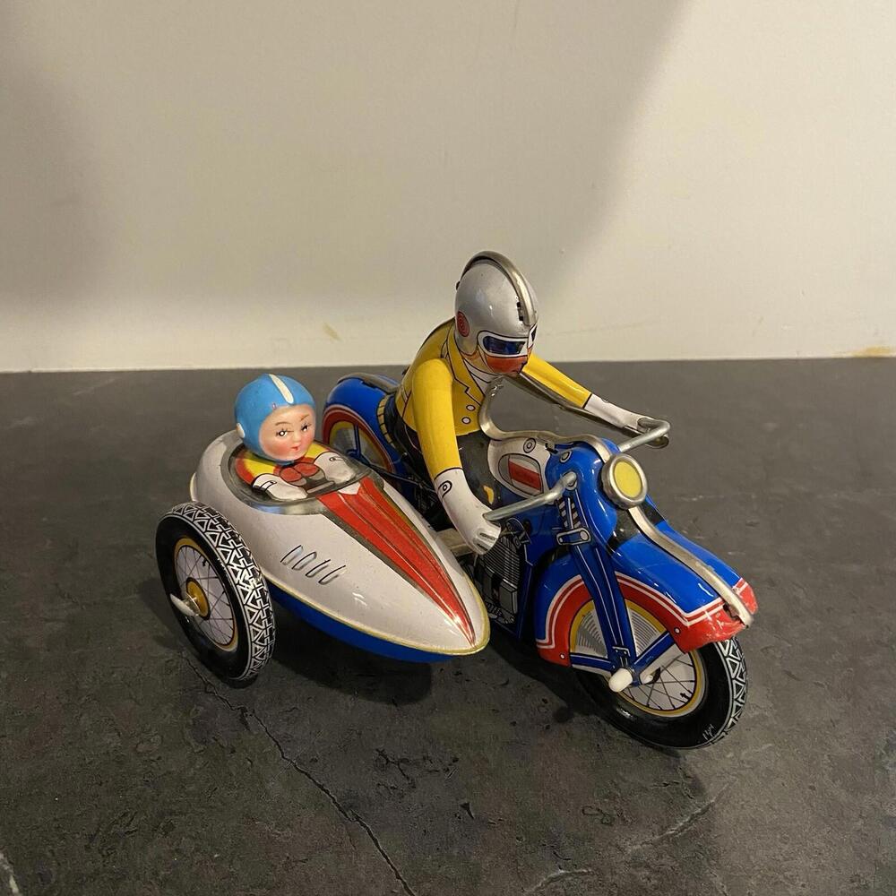 Vintage Wind Up Tin Toy SIDECAR MOTORCYCLE w/ Key - doesn’t drive